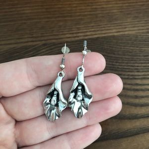 Lilly dangle silver earrings never worn